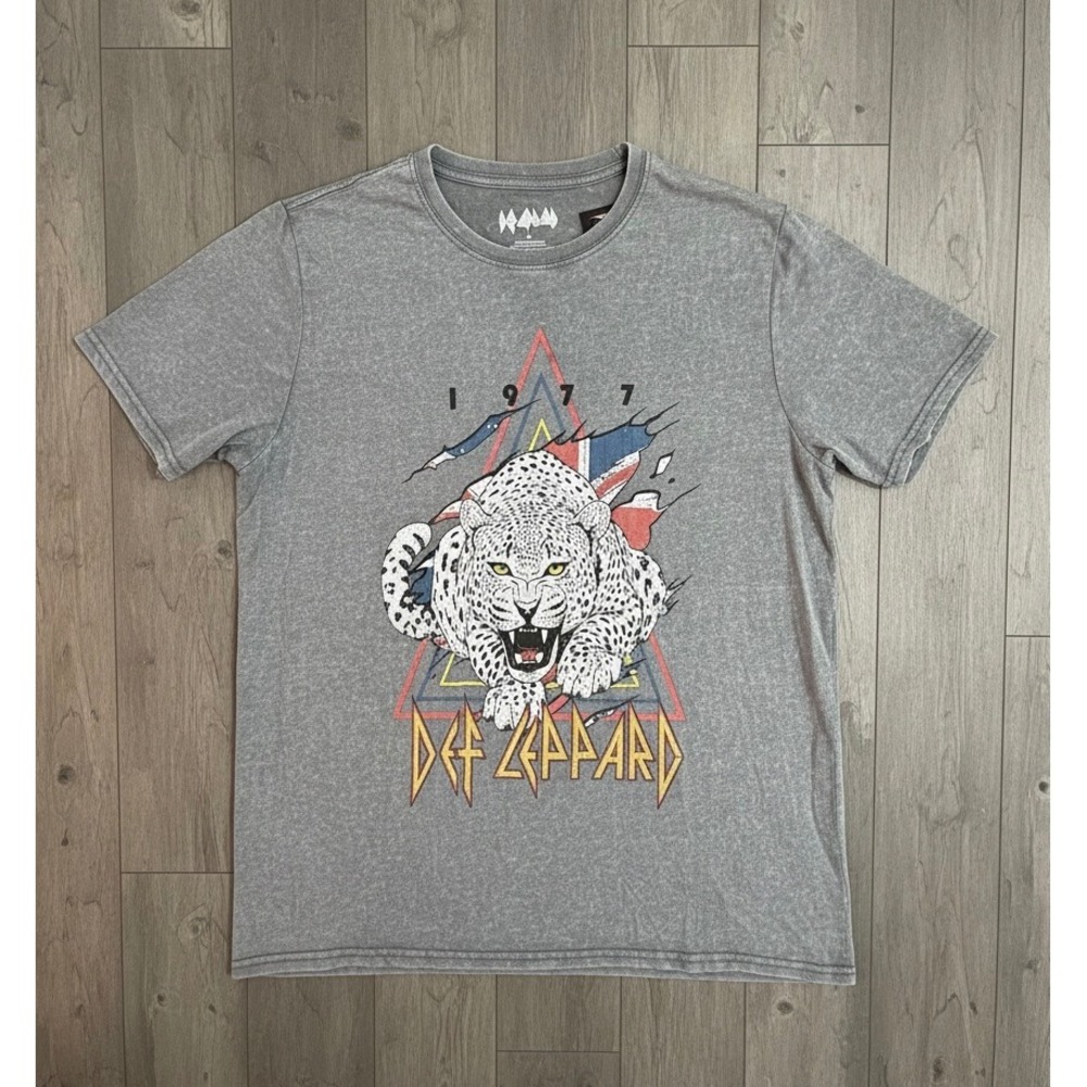 NWT Mens L Def Leppard 1977 Leopard Graphic T-Shirt Gray Mineral Wash